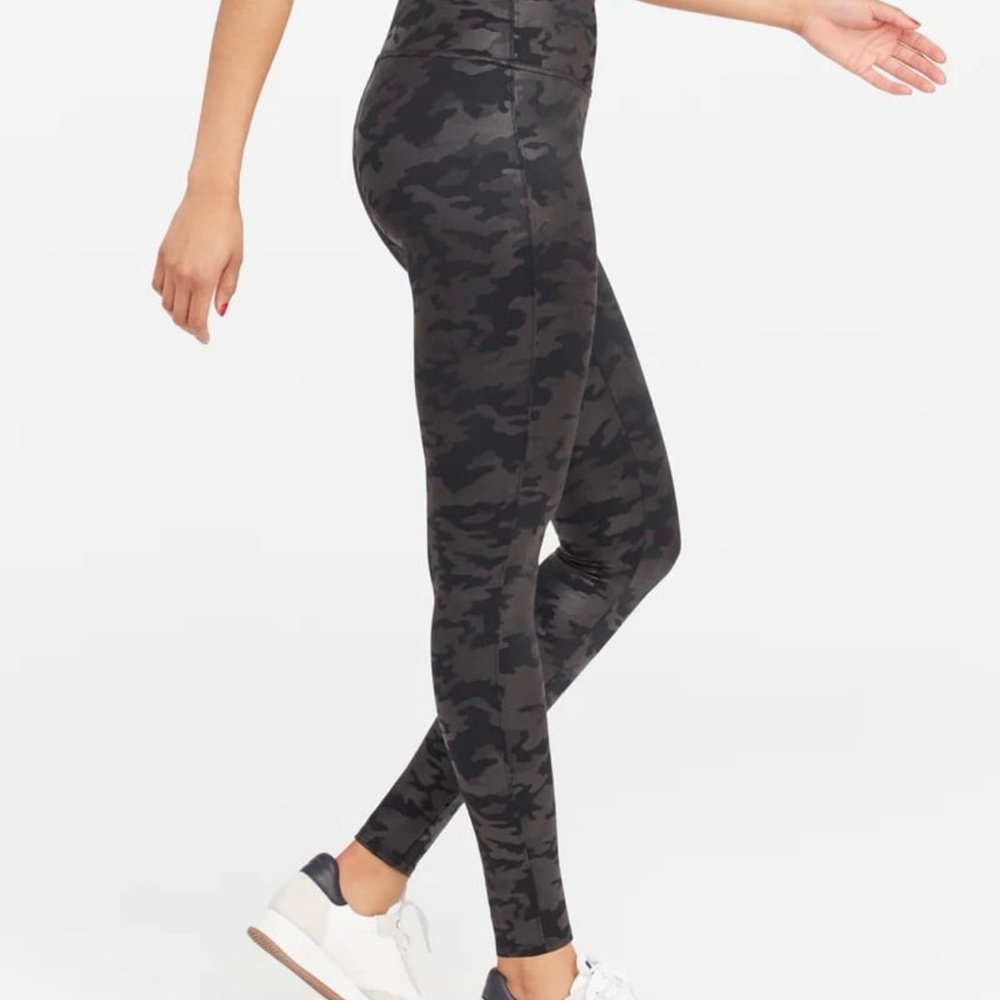 Spanx Faux Leather Camo Leggings, matte black camo, black & gray, size medium, M - Picture 5 of 7